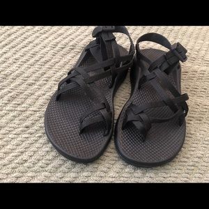 Women’s black criss crossed chacos